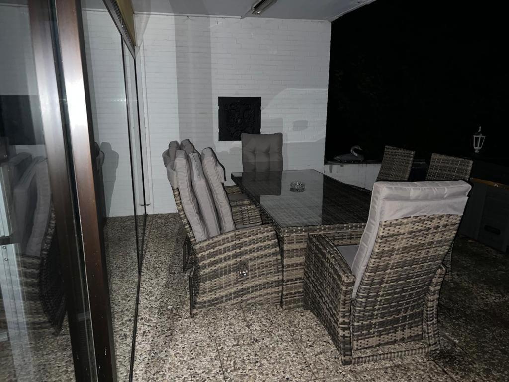 Park Villa Ferienwohnung Mit Pool Und 3 Schlafzimmer Uelzen Exterior photo
